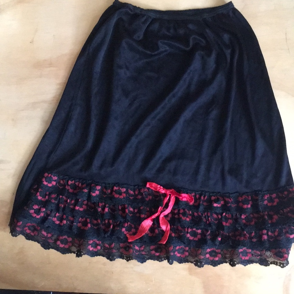 Vintage Slip w Ruffles❤️